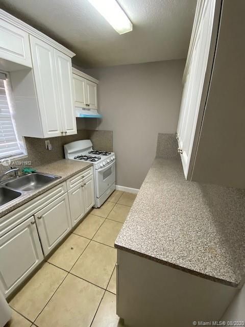 Recently Rented: $1,350 (2 beds, 1 baths, 797 Square Feet)