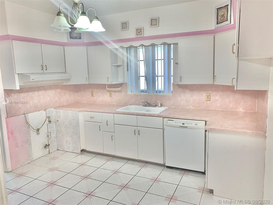 Недавно продано: $275,000 (3 спален, 2 ванн, 1286 Квадратных фут)