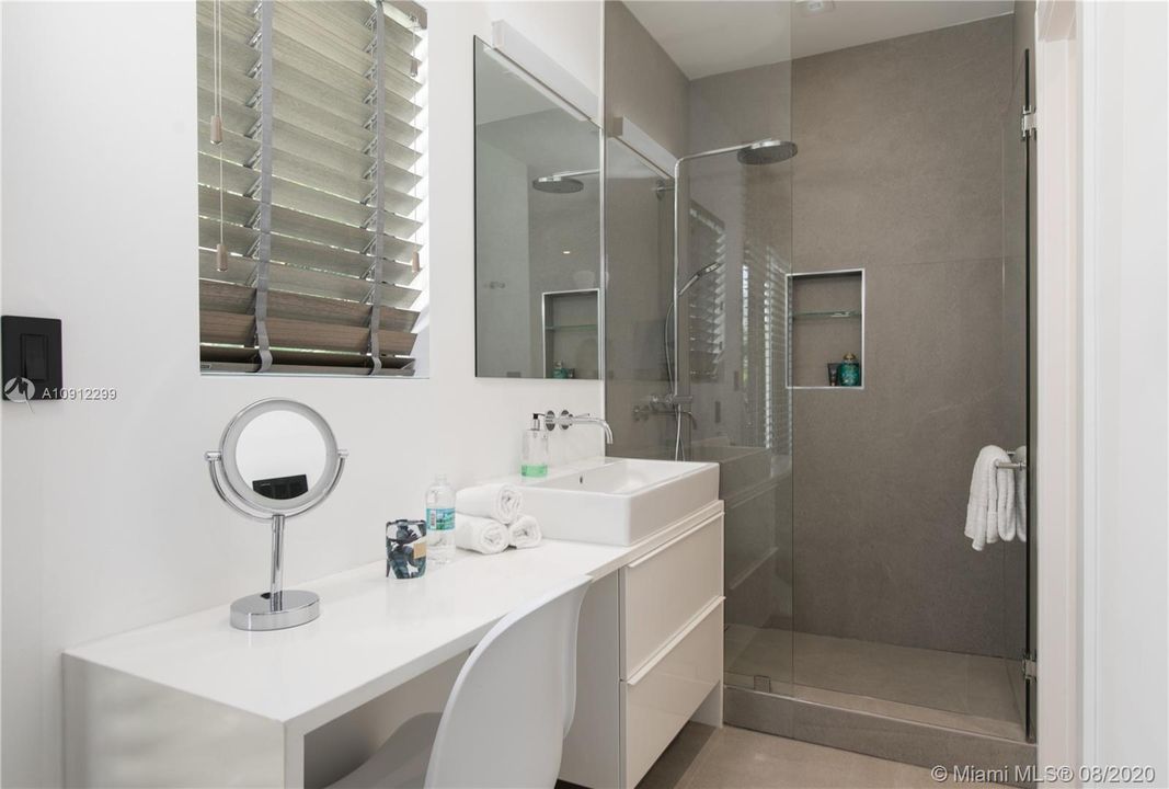 Recently Rented: $14,000 (2 beds, 2 baths, 1664 Square Feet)