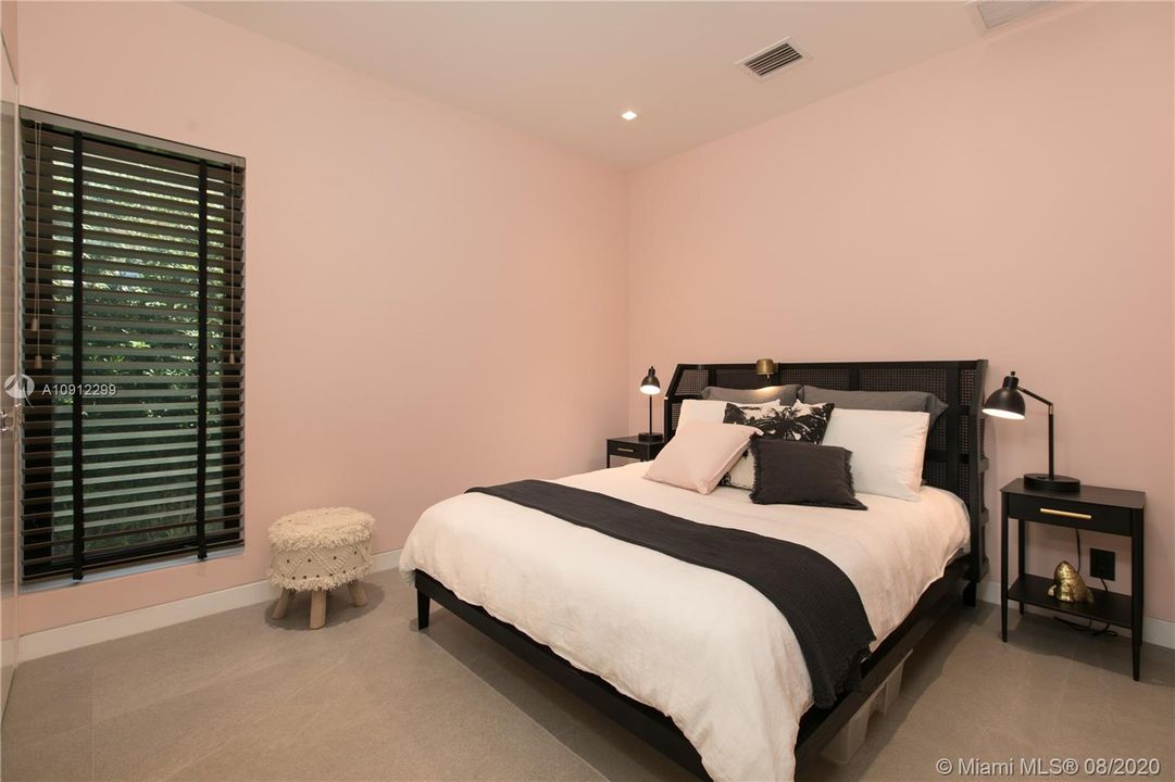 Recently Rented: $14,000 (2 beds, 2 baths, 1664 Square Feet)