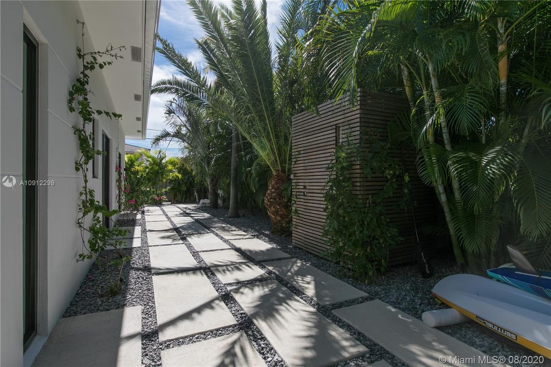 Recently Rented: $14,000 (2 beds, 2 baths, 1664 Square Feet)