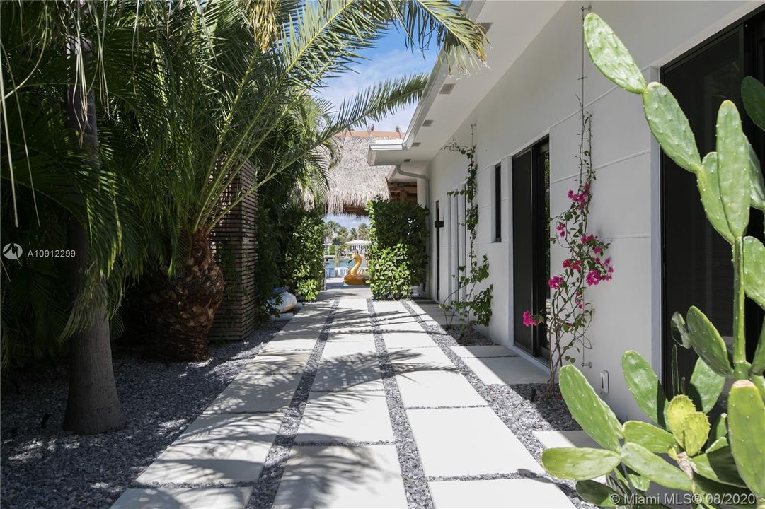 Recently Rented: $14,000 (2 beds, 2 baths, 1664 Square Feet)