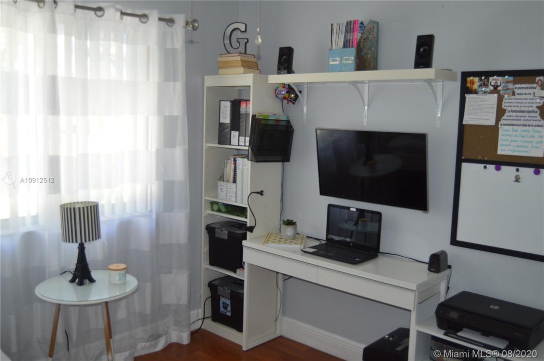 Недавно продано: $249,950 (3 спален, 2 ванн, 1400 Квадратных фут)