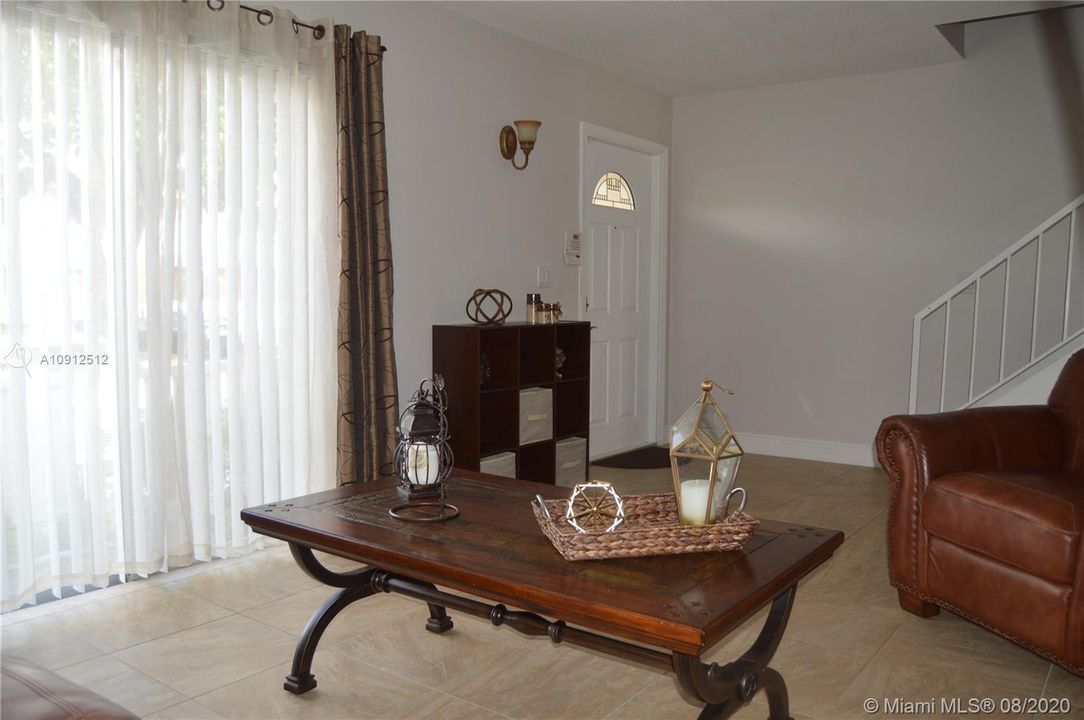 Недавно продано: $249,950 (3 спален, 2 ванн, 1400 Квадратных фут)