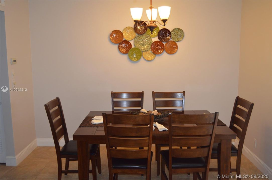 Недавно продано: $249,950 (3 спален, 2 ванн, 1400 Квадратных фут)