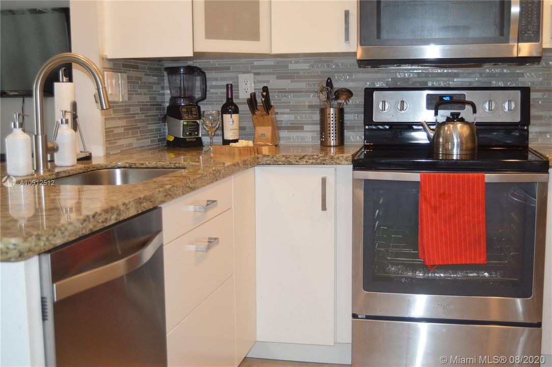 Недавно продано: $249,950 (3 спален, 2 ванн, 1400 Квадратных фут)