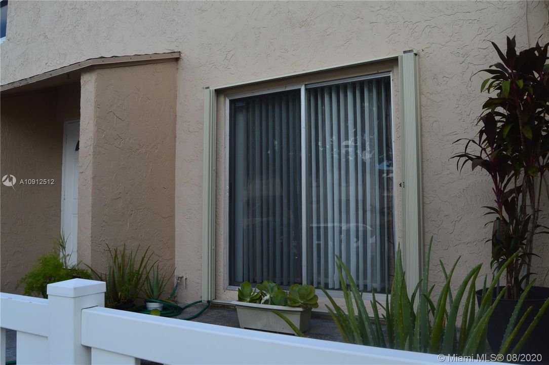 Недавно продано: $249,950 (3 спален, 2 ванн, 1400 Квадратных фут)