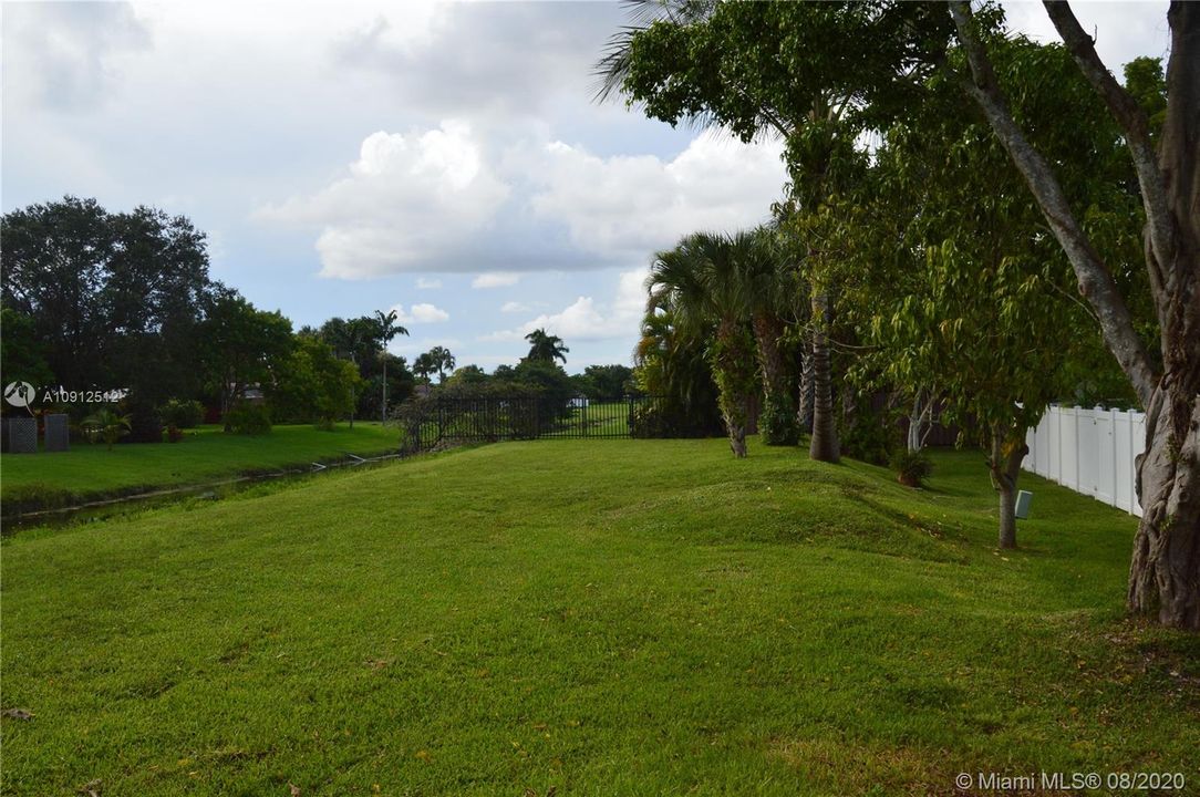 Недавно продано: $249,950 (3 спален, 2 ванн, 1400 Квадратных фут)