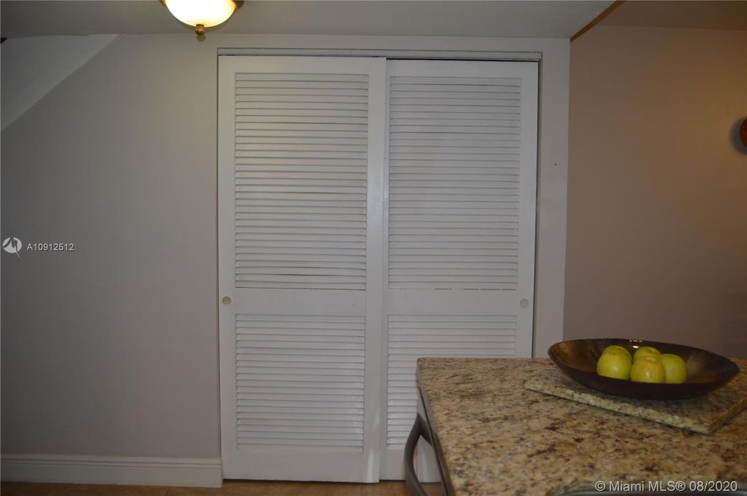 Недавно продано: $249,950 (3 спален, 2 ванн, 1400 Квадратных фут)