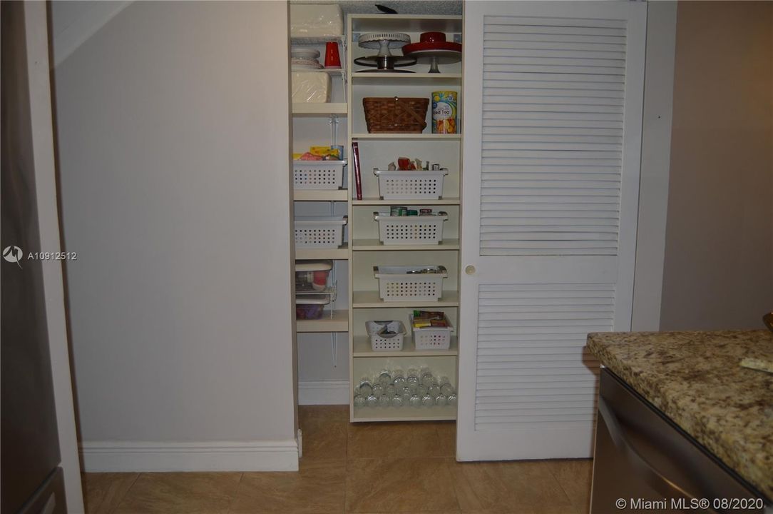 Недавно продано: $249,950 (3 спален, 2 ванн, 1400 Квадратных фут)