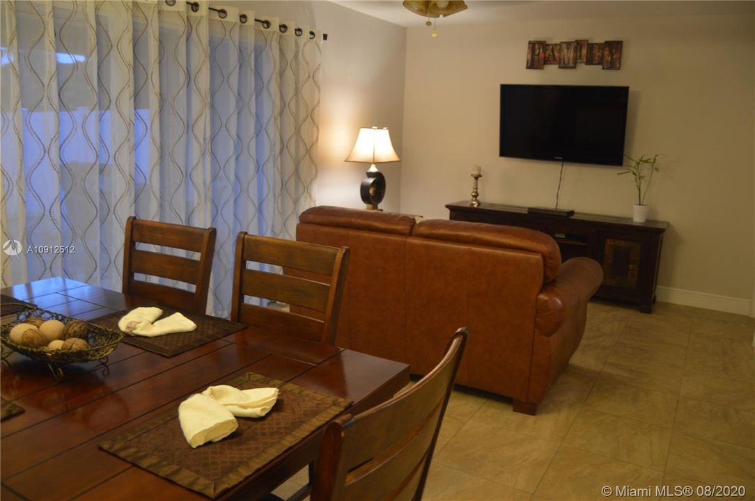 Недавно продано: $249,950 (3 спален, 2 ванн, 1400 Квадратных фут)