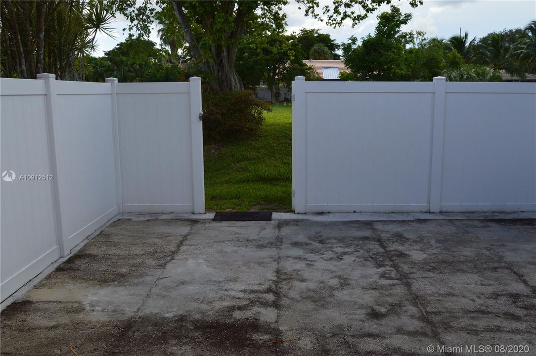 Недавно продано: $249,950 (3 спален, 2 ванн, 1400 Квадратных фут)