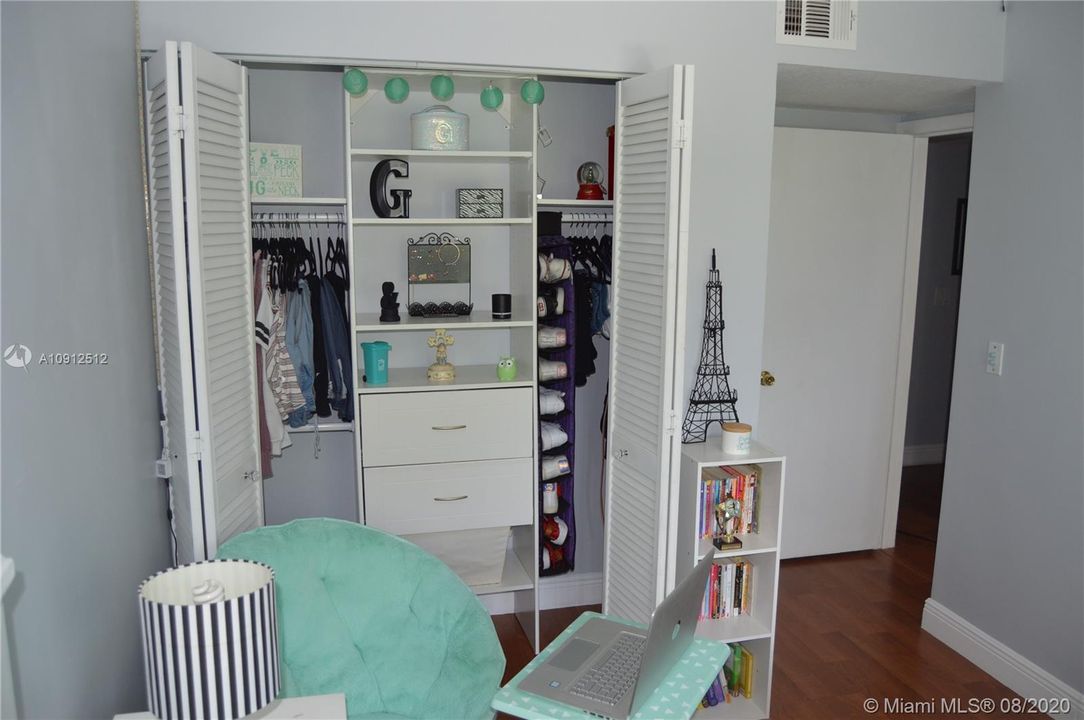 Недавно продано: $249,950 (3 спален, 2 ванн, 1400 Квадратных фут)