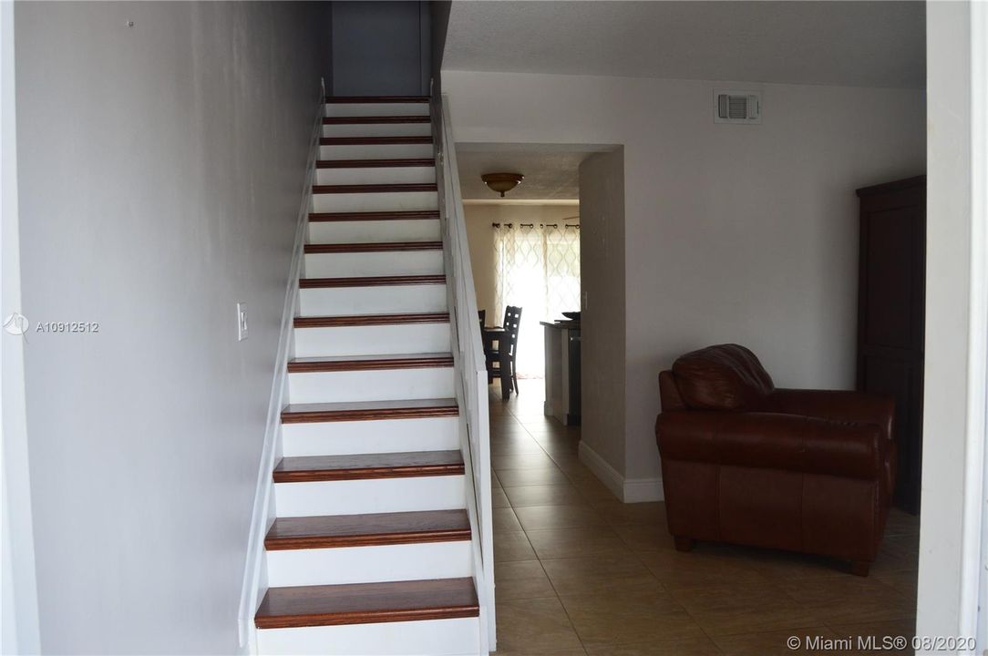 Недавно продано: $249,950 (3 спален, 2 ванн, 1400 Квадратных фут)