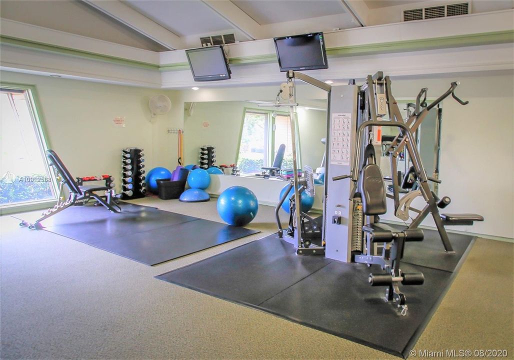 最近售出: $180,000 (2 贝兹, 2 浴室, 1044 平方英尺)