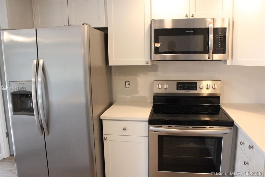 最近售出: $180,000 (2 贝兹, 2 浴室, 1044 平方英尺)