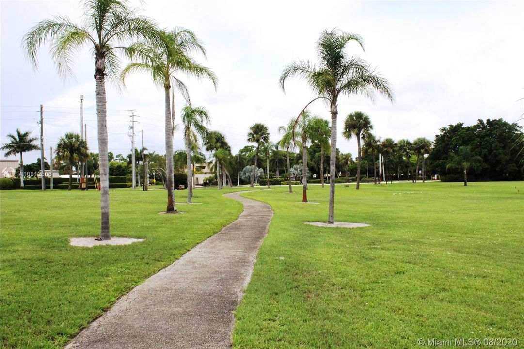 最近售出: $180,000 (2 贝兹, 2 浴室, 1044 平方英尺)