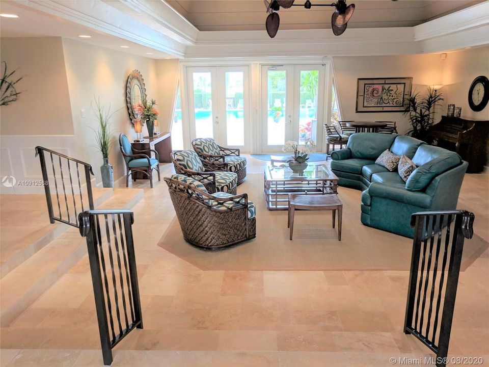 最近售出: $180,000 (2 贝兹, 2 浴室, 1044 平方英尺)