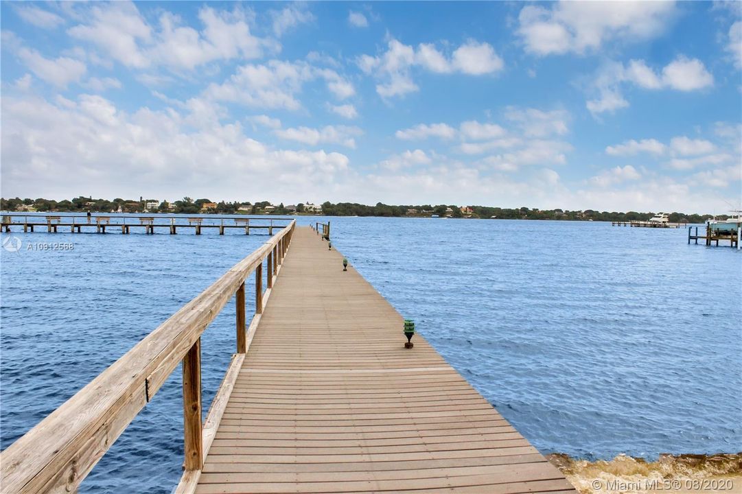 最近售出: $180,000 (2 贝兹, 2 浴室, 1044 平方英尺)