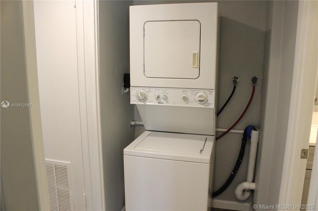 最近售出: $180,000 (2 贝兹, 2 浴室, 1044 平方英尺)