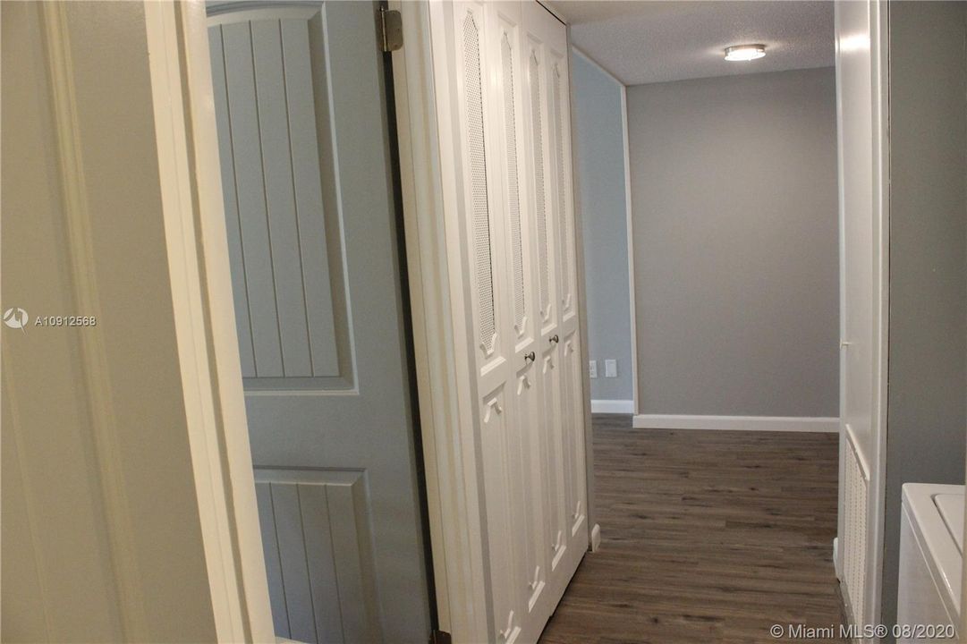 最近售出: $180,000 (2 贝兹, 2 浴室, 1044 平方英尺)