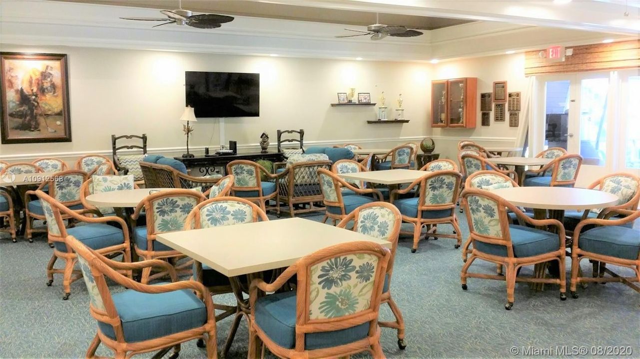 最近售出: $180,000 (2 贝兹, 2 浴室, 1044 平方英尺)