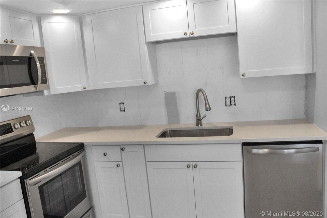 最近售出: $180,000 (2 贝兹, 2 浴室, 1044 平方英尺)