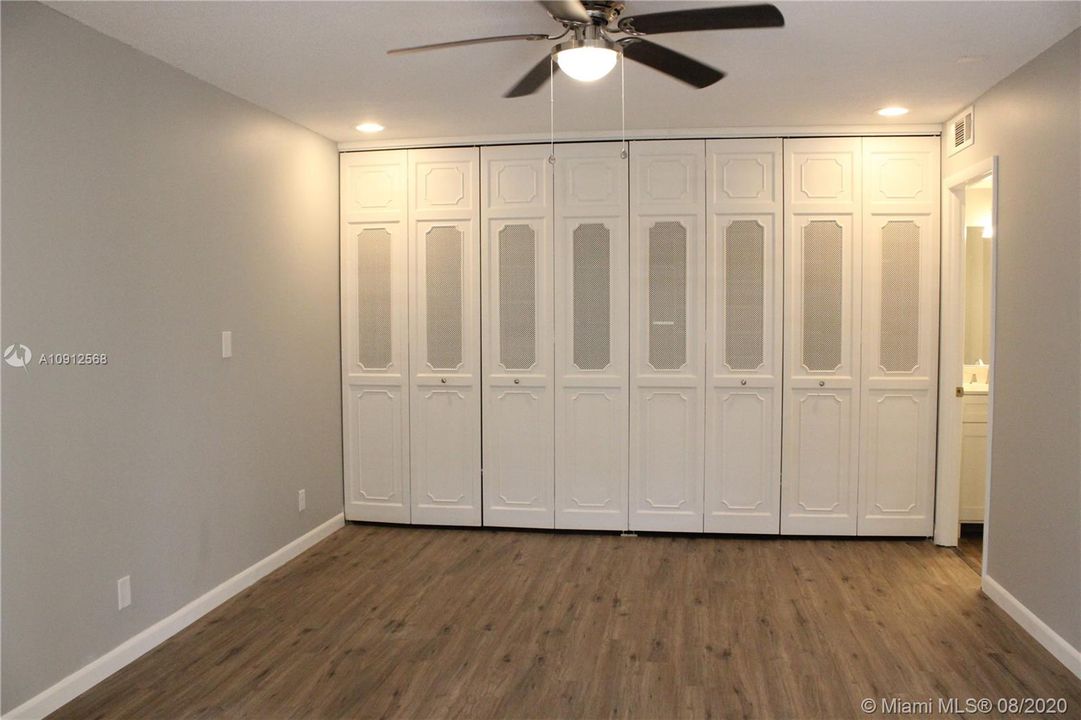 最近售出: $180,000 (2 贝兹, 2 浴室, 1044 平方英尺)