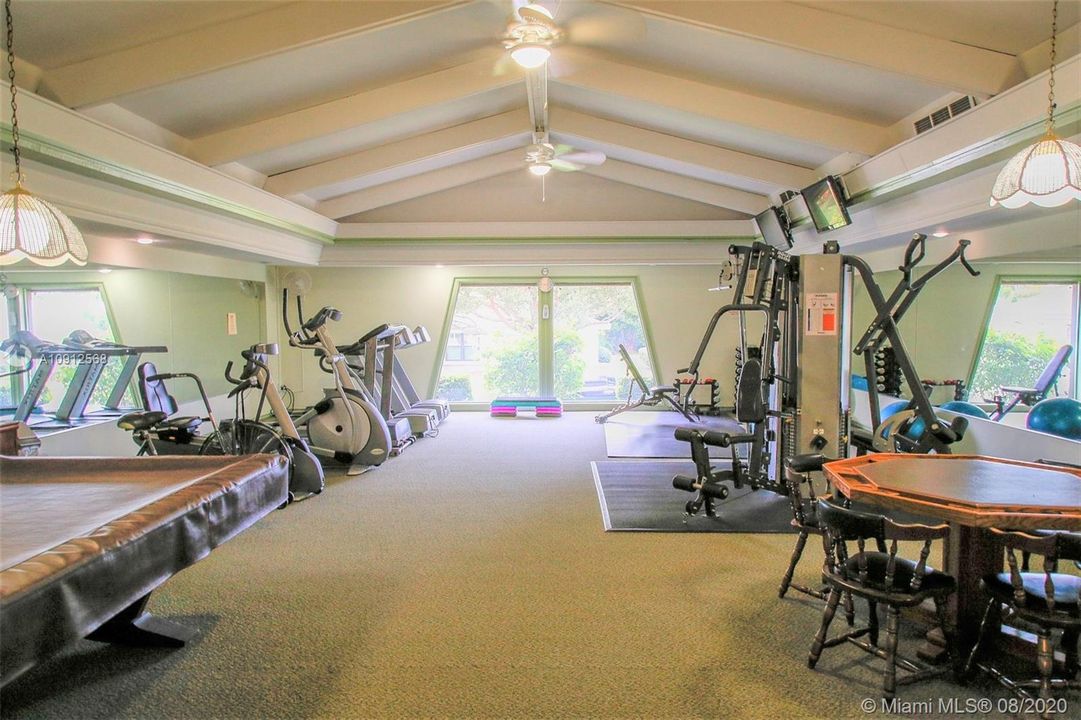 最近售出: $180,000 (2 贝兹, 2 浴室, 1044 平方英尺)