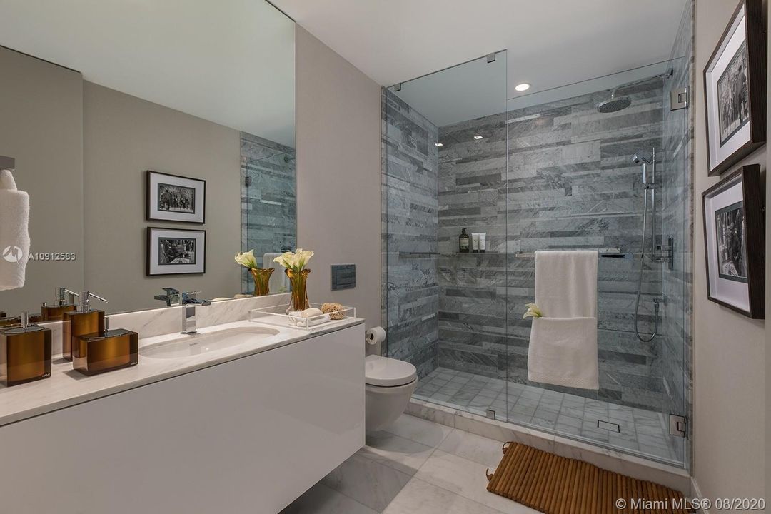 Second suite Bathroom