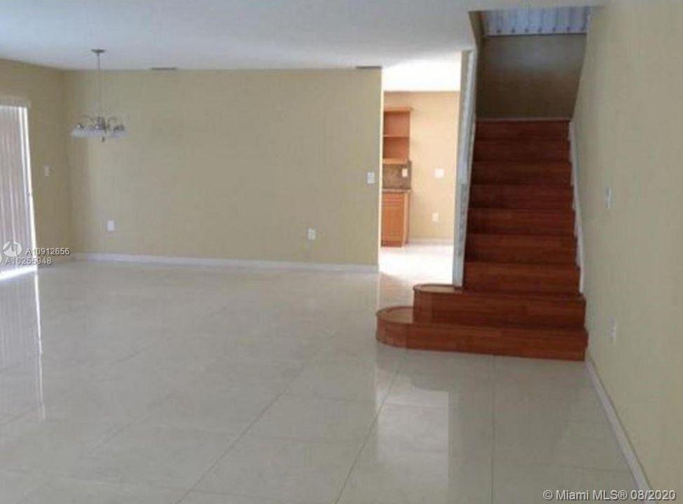 Recently Rented: $3,065 (4 beds, 2 baths, 2815 Square Feet)