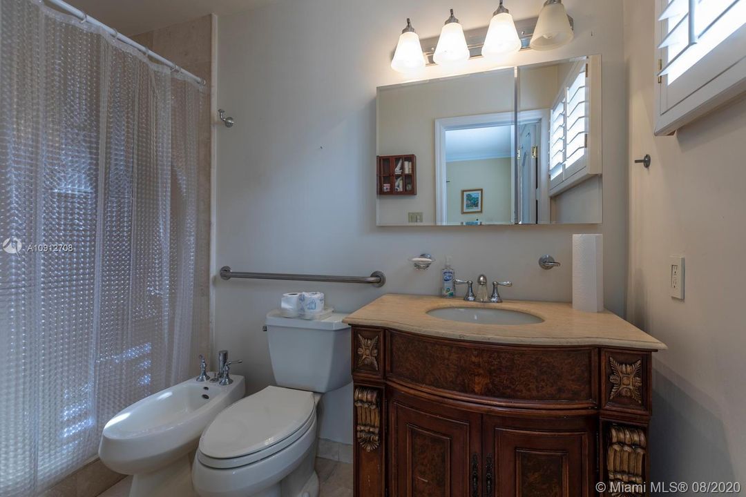 Vendido Recientemente: $1,349,000 (3 camas, 2 baños, 1716 Pies cuadrados)