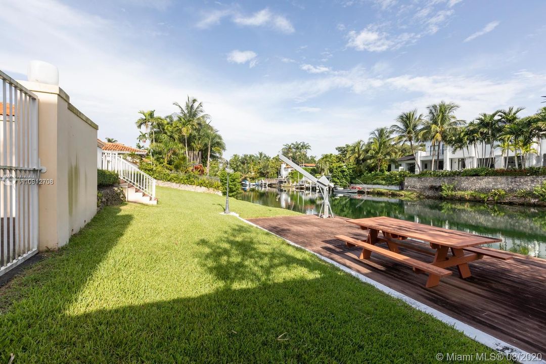 Vendido Recientemente: $1,349,000 (3 camas, 2 baños, 1716 Pies cuadrados)