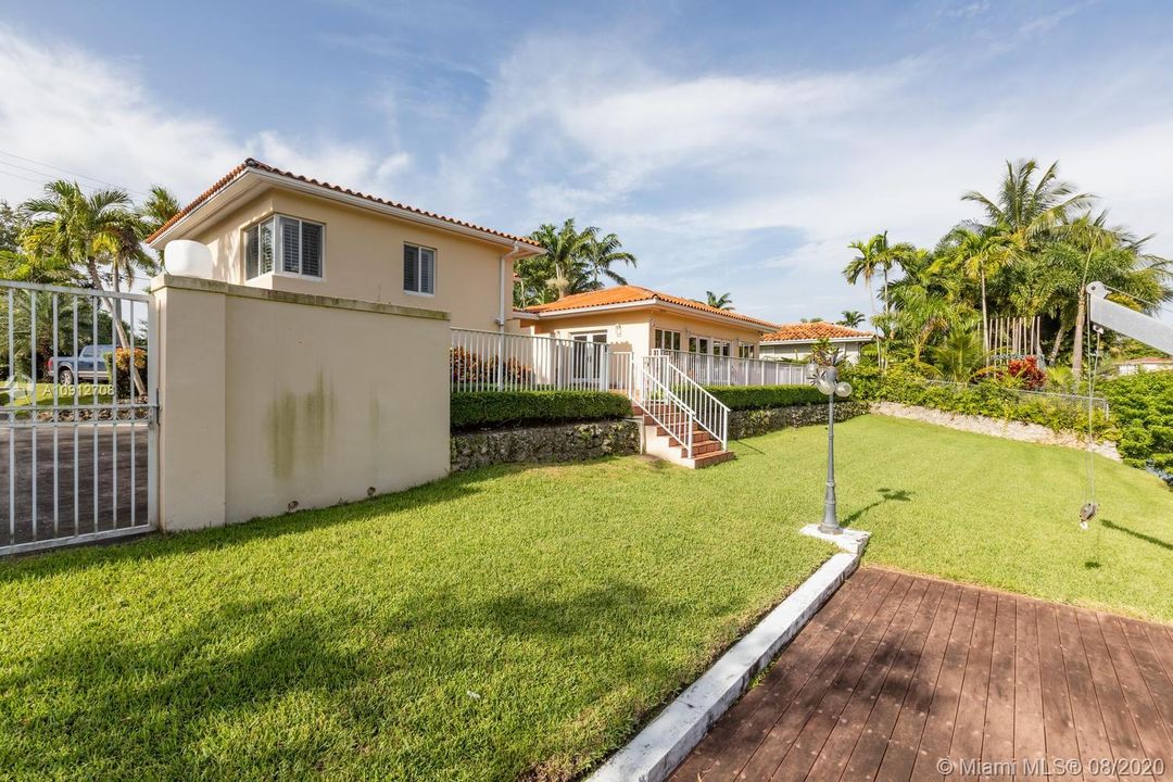 Vendido Recientemente: $1,349,000 (3 camas, 2 baños, 1716 Pies cuadrados)