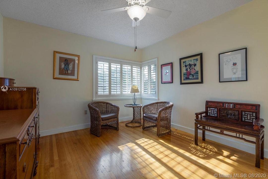 Vendido Recientemente: $1,349,000 (3 camas, 2 baños, 1716 Pies cuadrados)