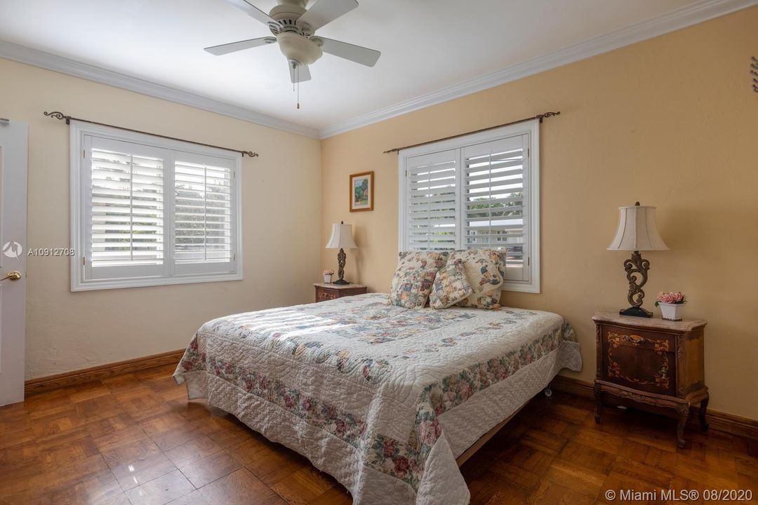 Vendido Recientemente: $1,349,000 (3 camas, 2 baños, 1716 Pies cuadrados)