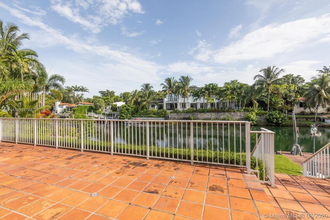 Vendido Recientemente: $1,349,000 (3 camas, 2 baños, 1716 Pies cuadrados)