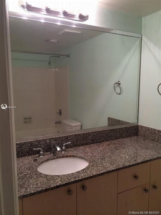 Недавно арендовано: $1,900 (2 спален, 2 ванн, 1080 Квадратных фут)