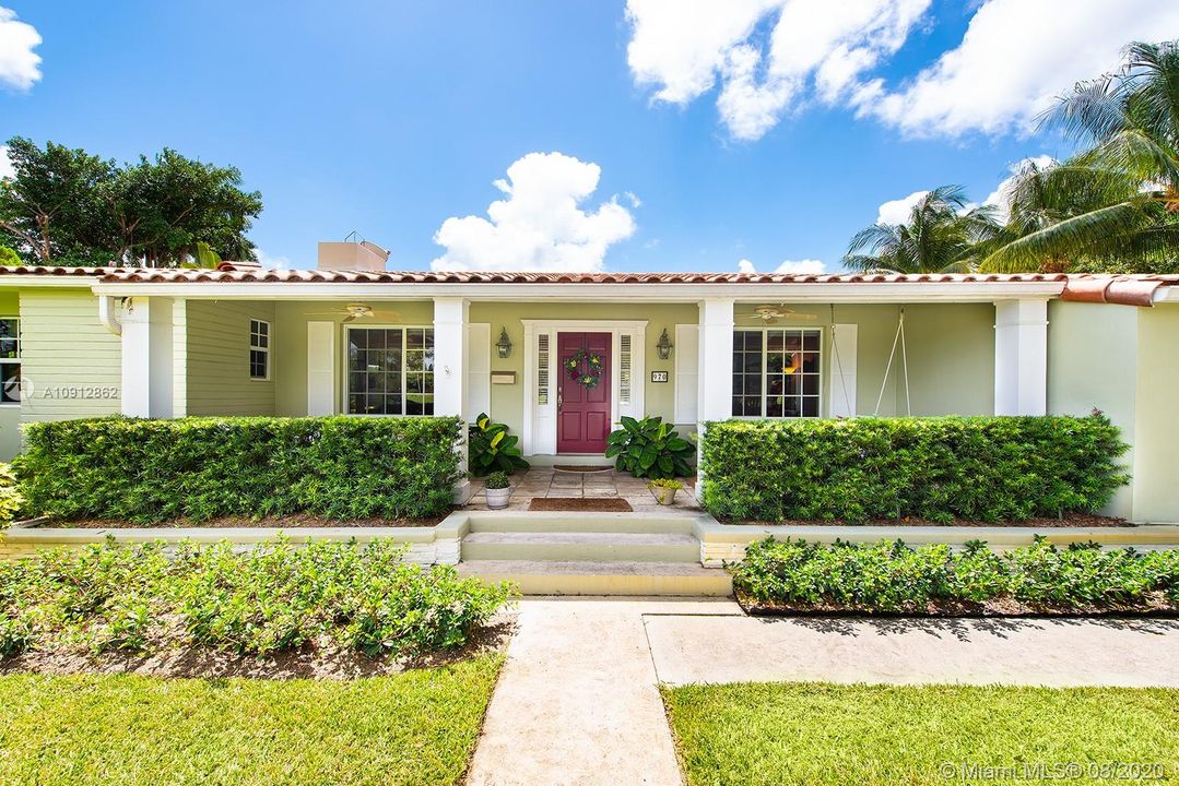 Recently Sold: $899,000 (3 beds, 2 baths, 1930 Square Feet)