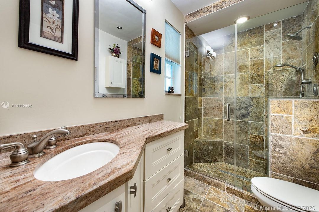 最近售出: $899,000 (3 贝兹, 2 浴室, 1930 平方英尺)