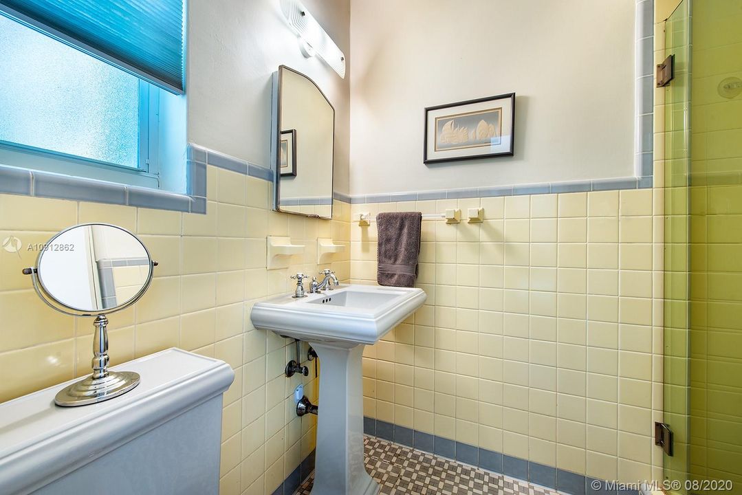 最近售出: $899,000 (3 贝兹, 2 浴室, 1930 平方英尺)