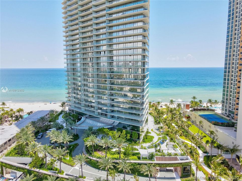 Recently Sold: $2,399,000 (2 beds, 2 baths, 1920 Square Feet)