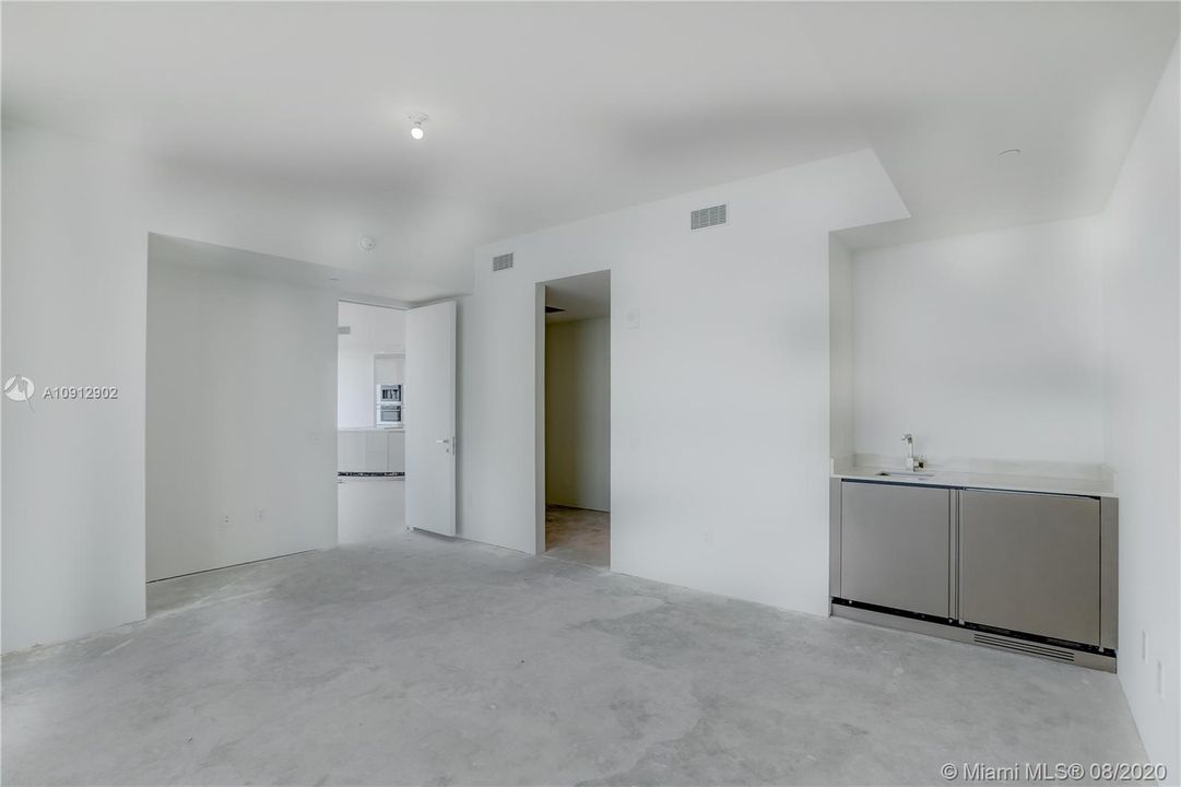Recently Sold: $2,399,000 (2 beds, 2 baths, 1920 Square Feet)