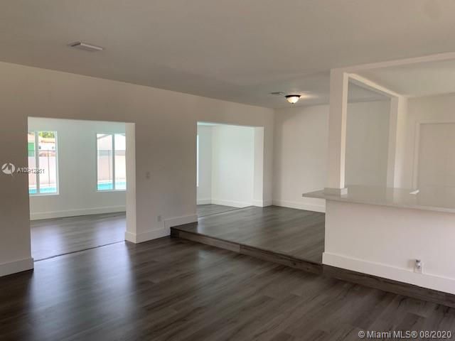 Vendido Recientemente: $359,900 (3 camas, 2 baños, 1693 Pies cuadrados)