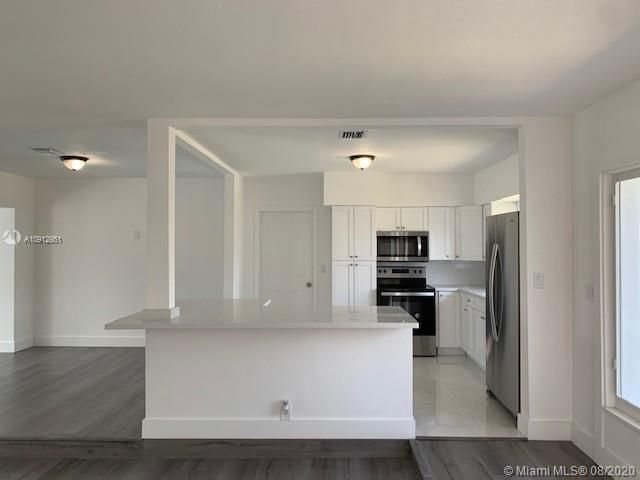 Vendido Recientemente: $359,900 (3 camas, 2 baños, 1693 Pies cuadrados)