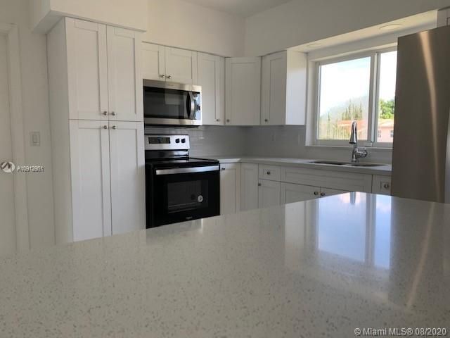 Vendido Recientemente: $359,900 (3 camas, 2 baños, 1693 Pies cuadrados)