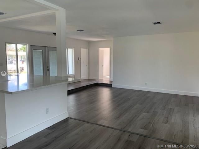 Vendido Recientemente: $359,900 (3 camas, 2 baños, 1693 Pies cuadrados)