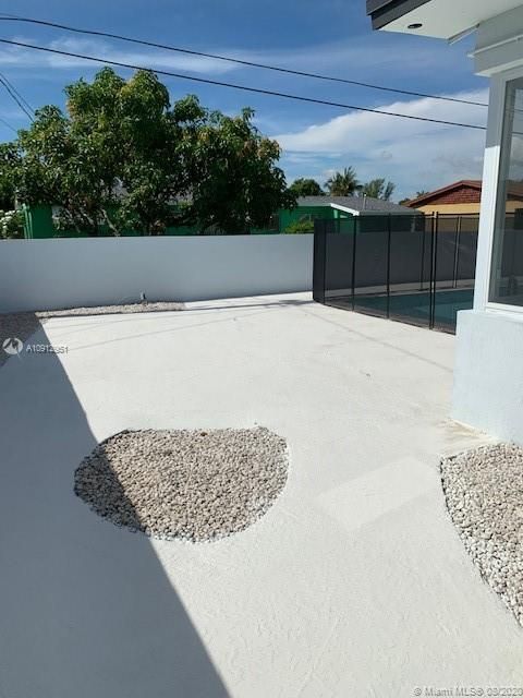 Vendido Recientemente: $359,900 (3 camas, 2 baños, 1693 Pies cuadrados)