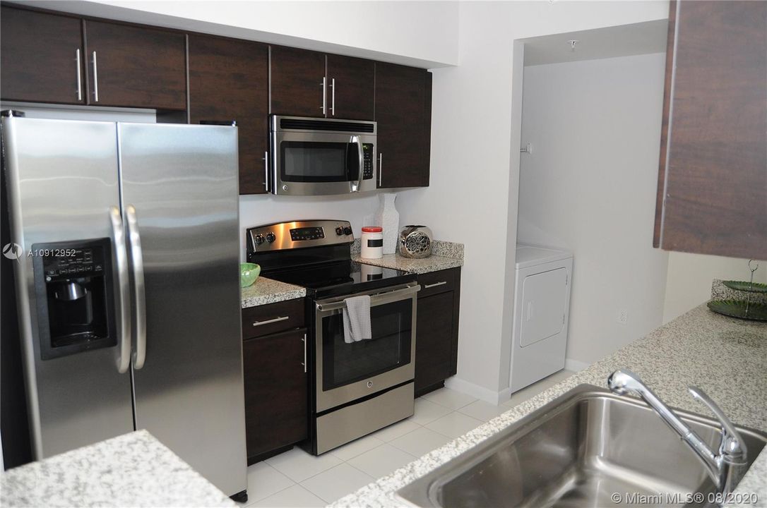 Recently Rented: $2,398 (2 beds, 2 baths, 1049 Square Feet)