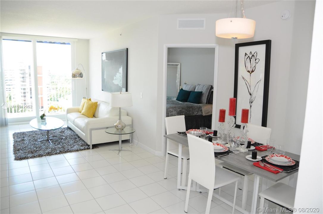 Recently Rented: $2,398 (2 beds, 2 baths, 1049 Square Feet)
